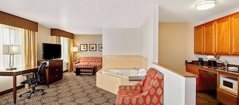 La Quinta Inn & Suites by Wyndham Las Vegas Red Rock