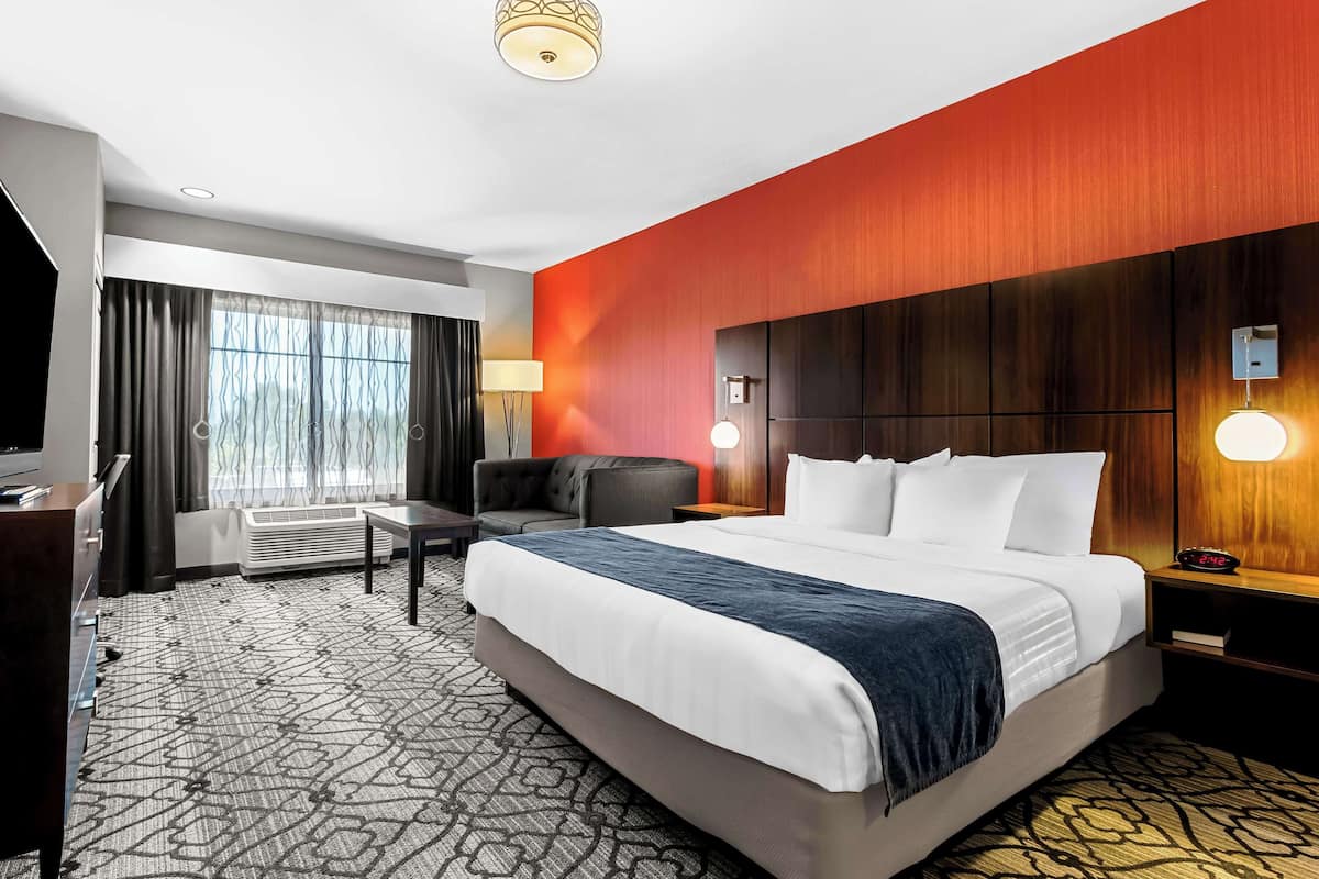 In-room safe, individually decorated, individually furnished, desk