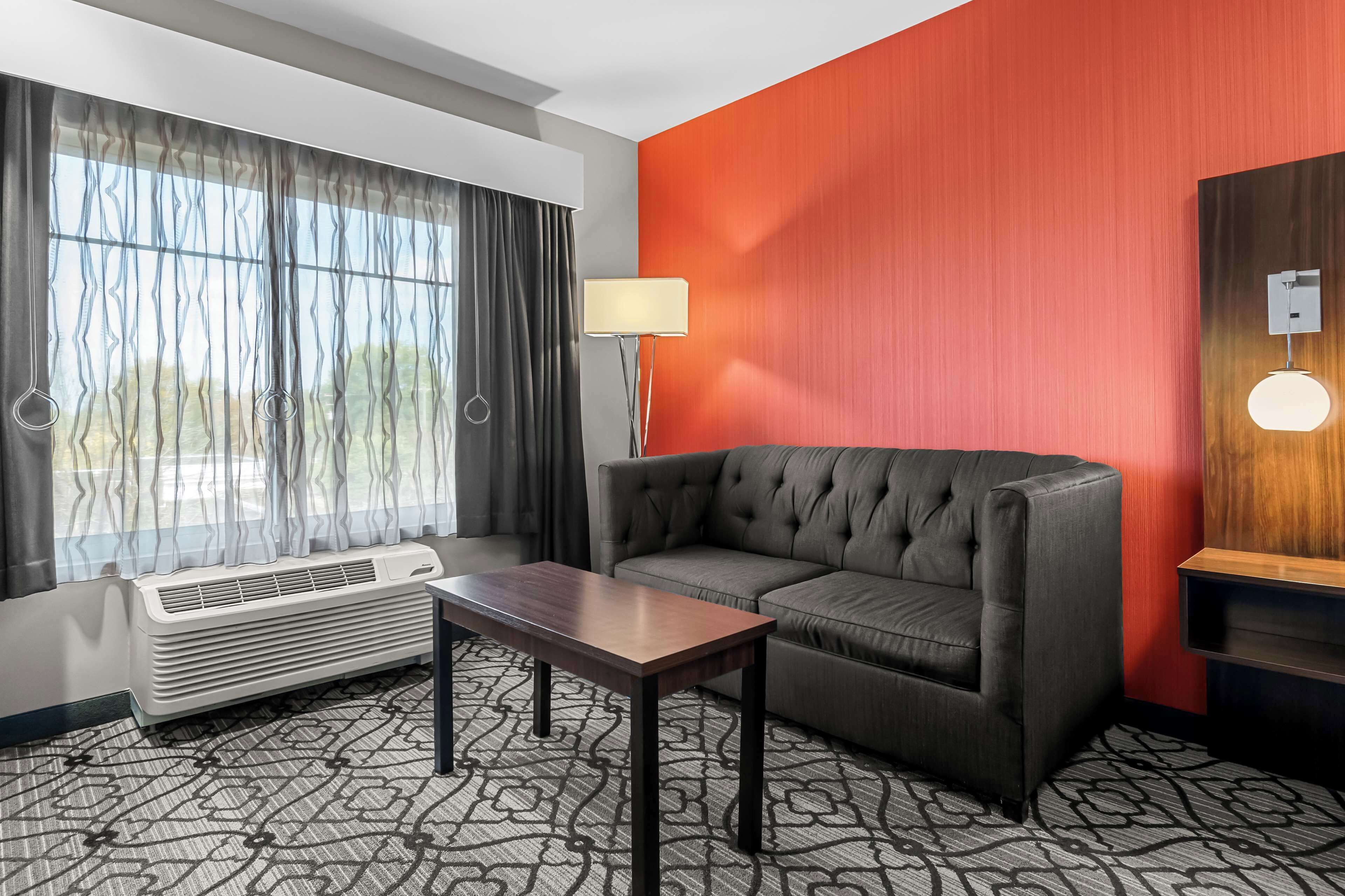 in-room safe, individually decorated, individually furnished, desk