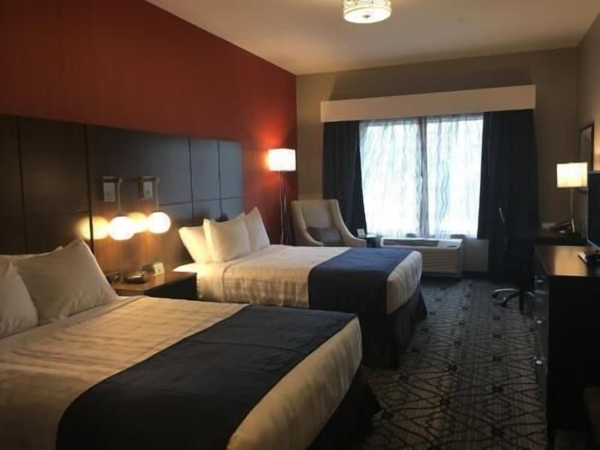 In-room safe, individually decorated, individually furnished, desk