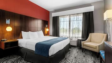 Standard Room, 1 King Bed, Non Smoking, Microwave | In-room safe, desk, laptop workspace, iron/ironing board