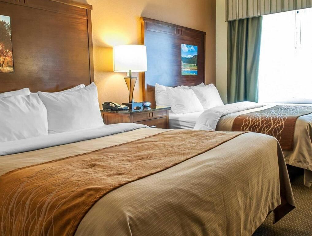 Premium bedding, in-room safe, desk, laptop workspace