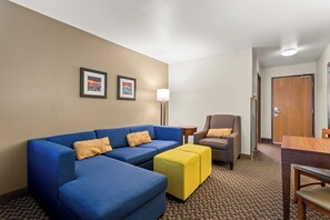 Suite, 2 Queen Beds, Non Smoking | Premium bedding, in-room safe, desk, laptop workspace - Comfort Inn & Suites Midtown (Ruidoso)