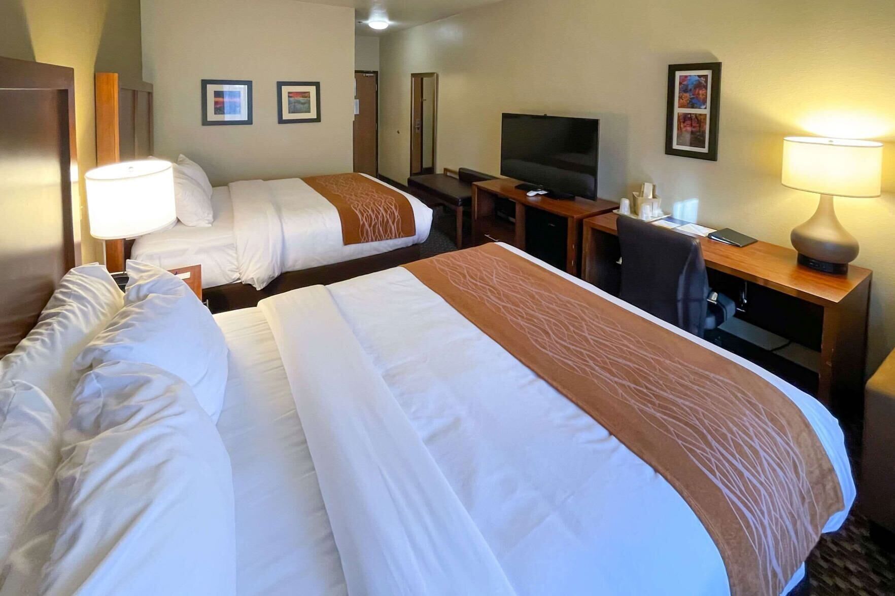 Premium bedding, in-room safe, desk, laptop workspace
