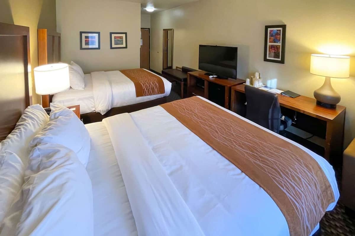 Premium bedding, in-room safe, desk, laptop workspace