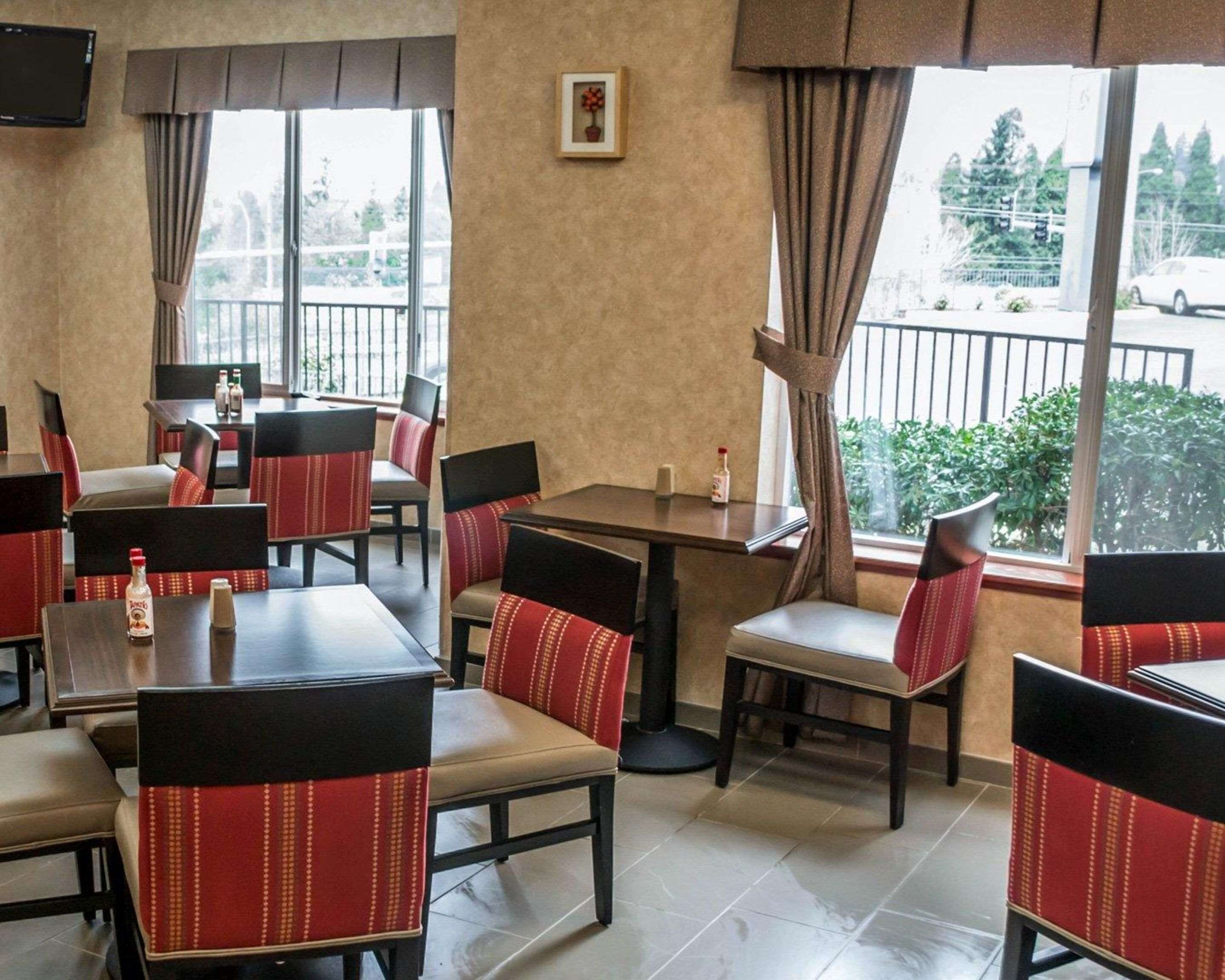 free buffet breakfast