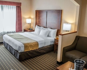 1 bedroom, premium bedding, desk, iron/ironing board - Comfort Suites Portland Southwest (Portland)