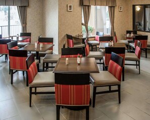 Café da manhã com buffet grátis