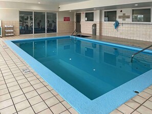 Indoor pool - Quality Inn & Suites Cincinnati Sharonville (Sharonville)