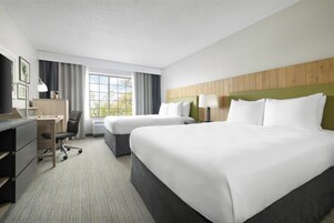 Cortinas blackout, tabla de planchar con plancha y cunas gratuitas 