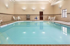 Una piscina cubierta