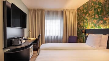 Classic Double Room | Premium bedding, in-room safe, desk, laptop workspace