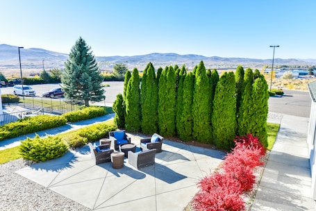 Exterior. Shutters Hotel