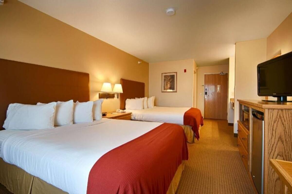 In-room safe, blackout drapes, iron/ironing board