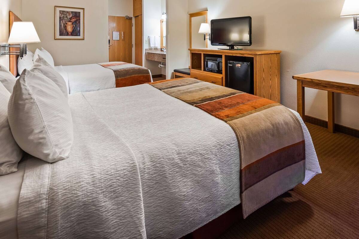 In-room safe, blackout drapes, iron/ironing board