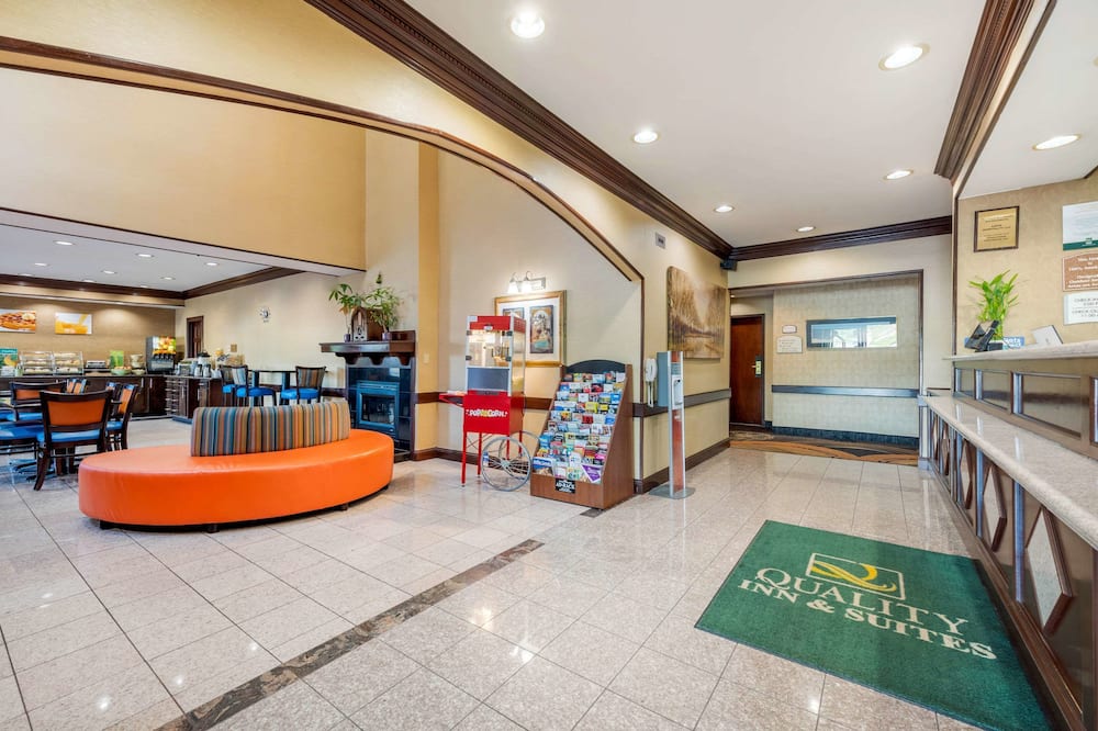 Comfort Inn & Suites Cincinnati Uptown Clifton