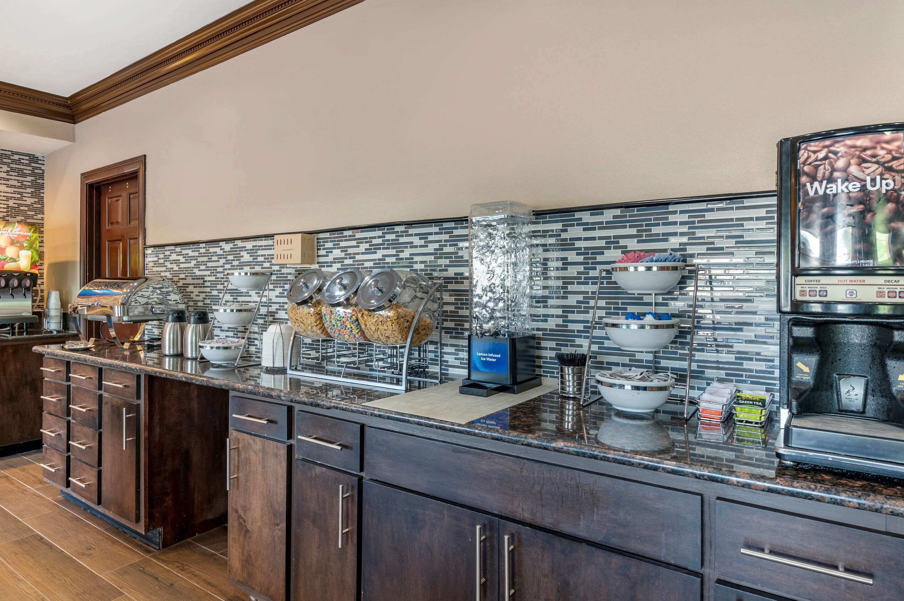 Photo - Comfort Inn & Suites Cincinnati Uptown Clifton