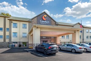 Exterior - Comfort Inn & Suites Cincinnati Uptown Clifton (Cincinnati)