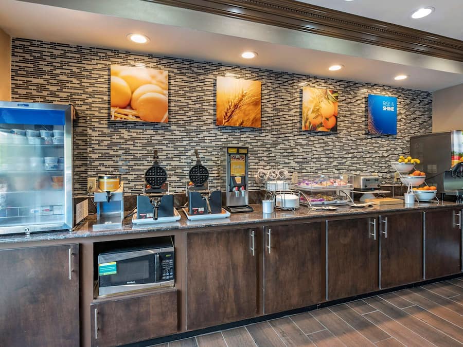 Free daily continental breakfast