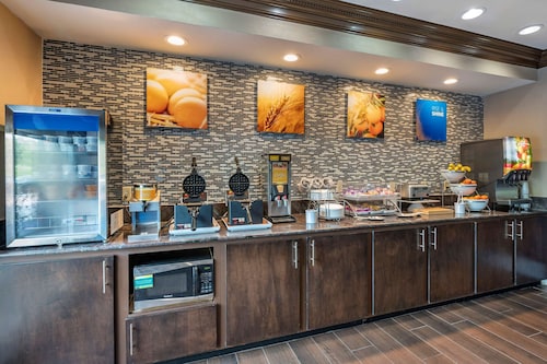 Comfort Inn & Suites Cincinnati Uptown Clifton