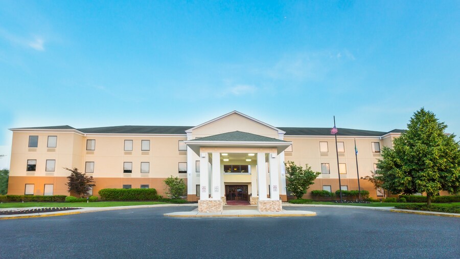 Holiday Inn Express Hotel & Suites Mt. Holly, an IHG Hotel