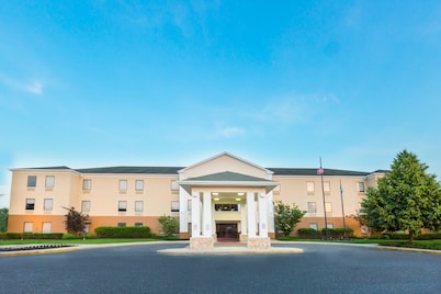 Holiday Inn Express Hotel & Suites Mt. Holly, an IHG Hotel