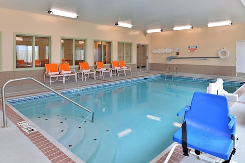 Holiday Inn Express Hotel & Suites Cincinnati-Blue Ash by IHG