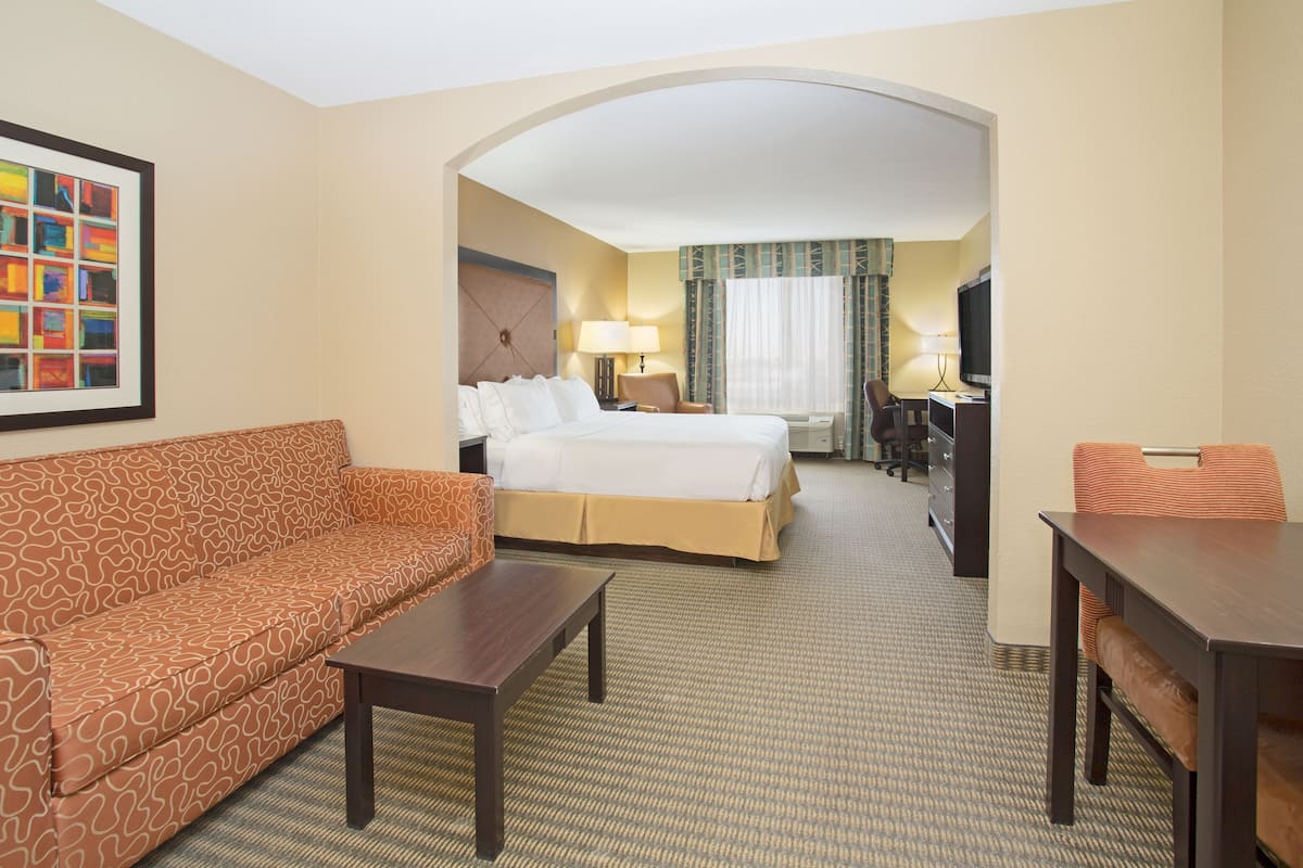 suite, 1 king bed with sofa bed | 1 bedroom, desk, blackout curtains, iron/ironing board