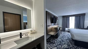 Suite, 1 King Bed, Non Smoking, Refrigerator & Microwave (with Sofabed)