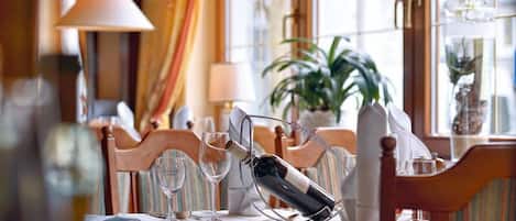 Dßner et souper servis sur place, cuisine régionale