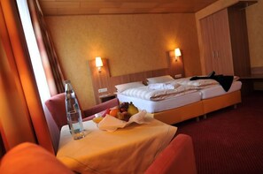 Quarto casal | Frigobar, cofres nos quartos, escrivaninha
