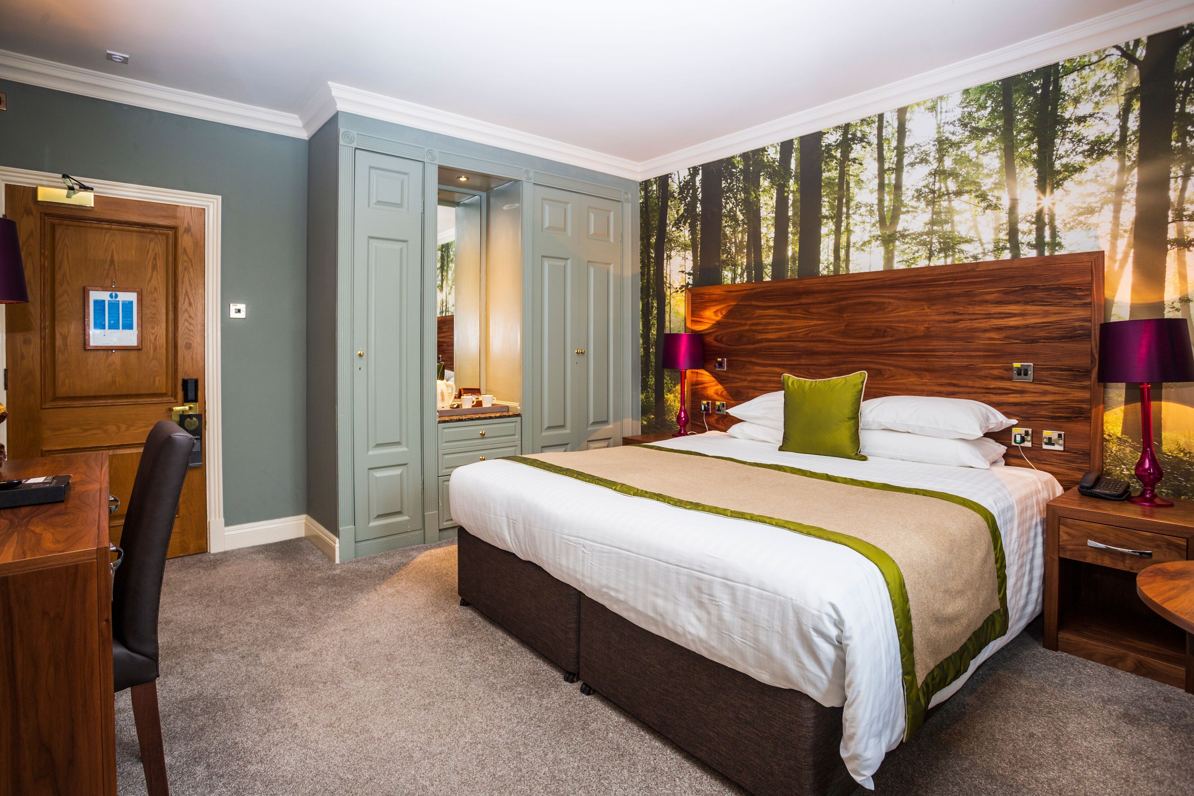 superior double room | 1 bedroom, in-room safe, desk, laptop workspace