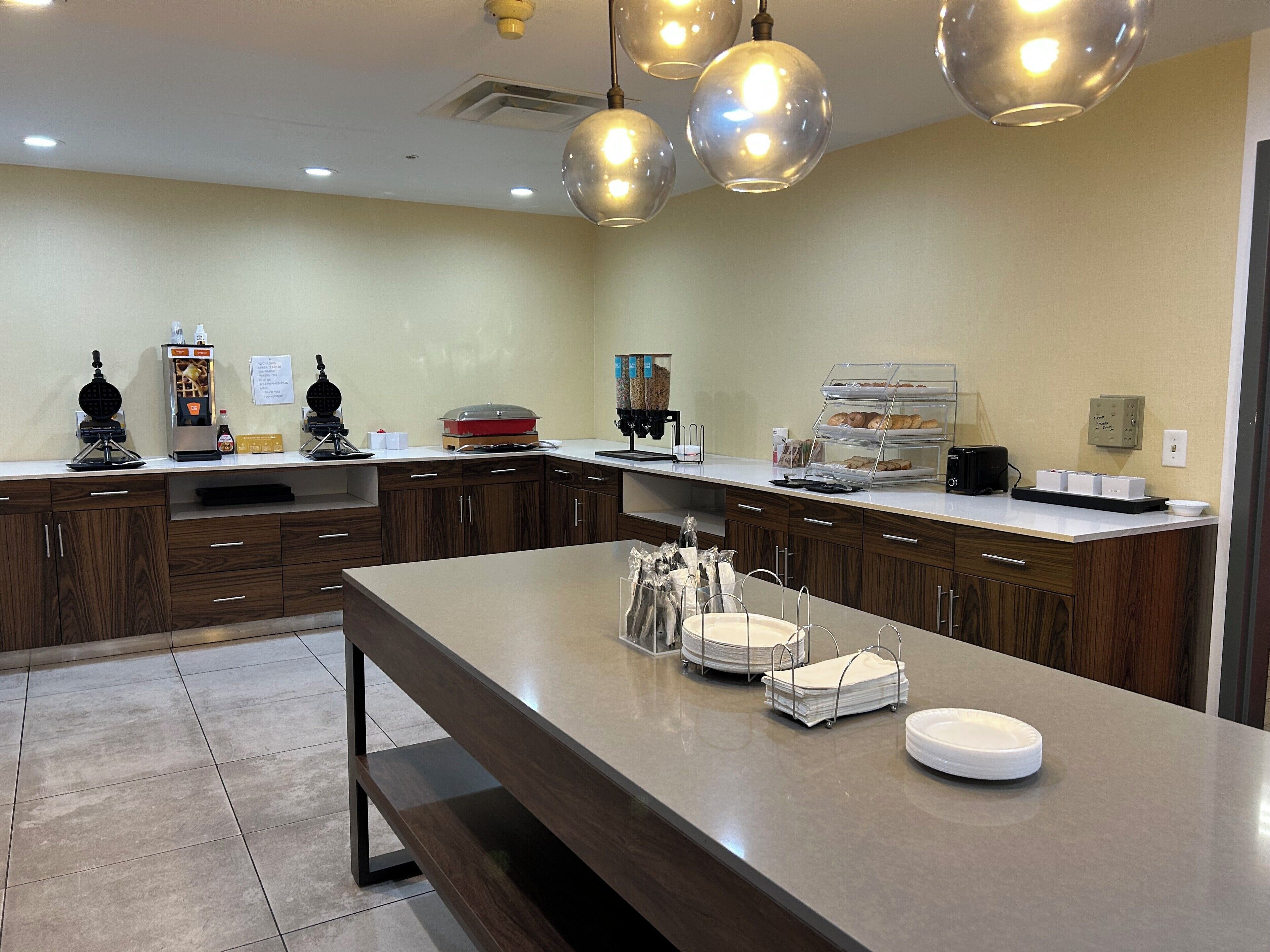 Free daily continental breakfast 