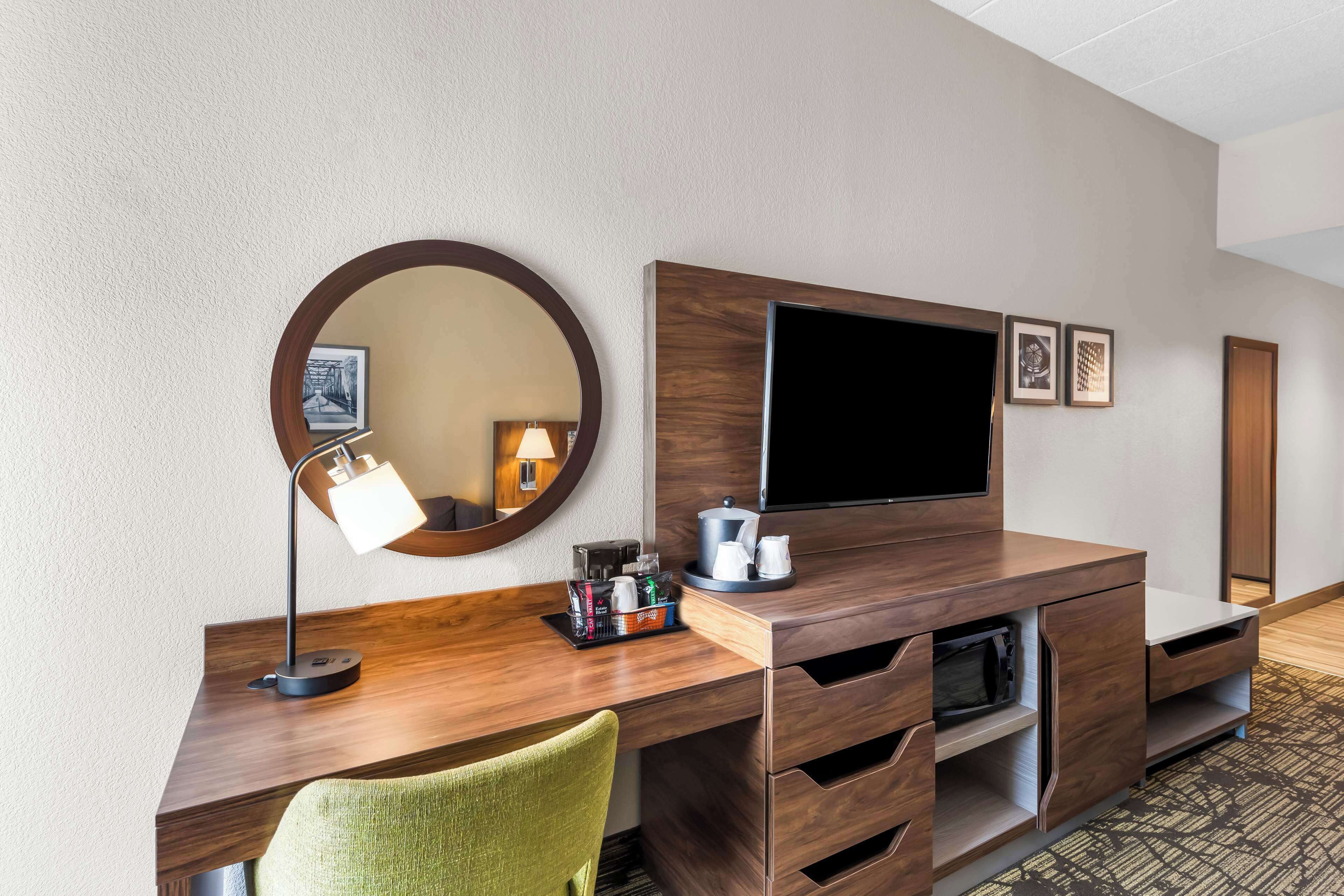 room, 1 king bed, accessible, non smoking | premium bedding, blackout curtains, iron/ironing board, free wifi