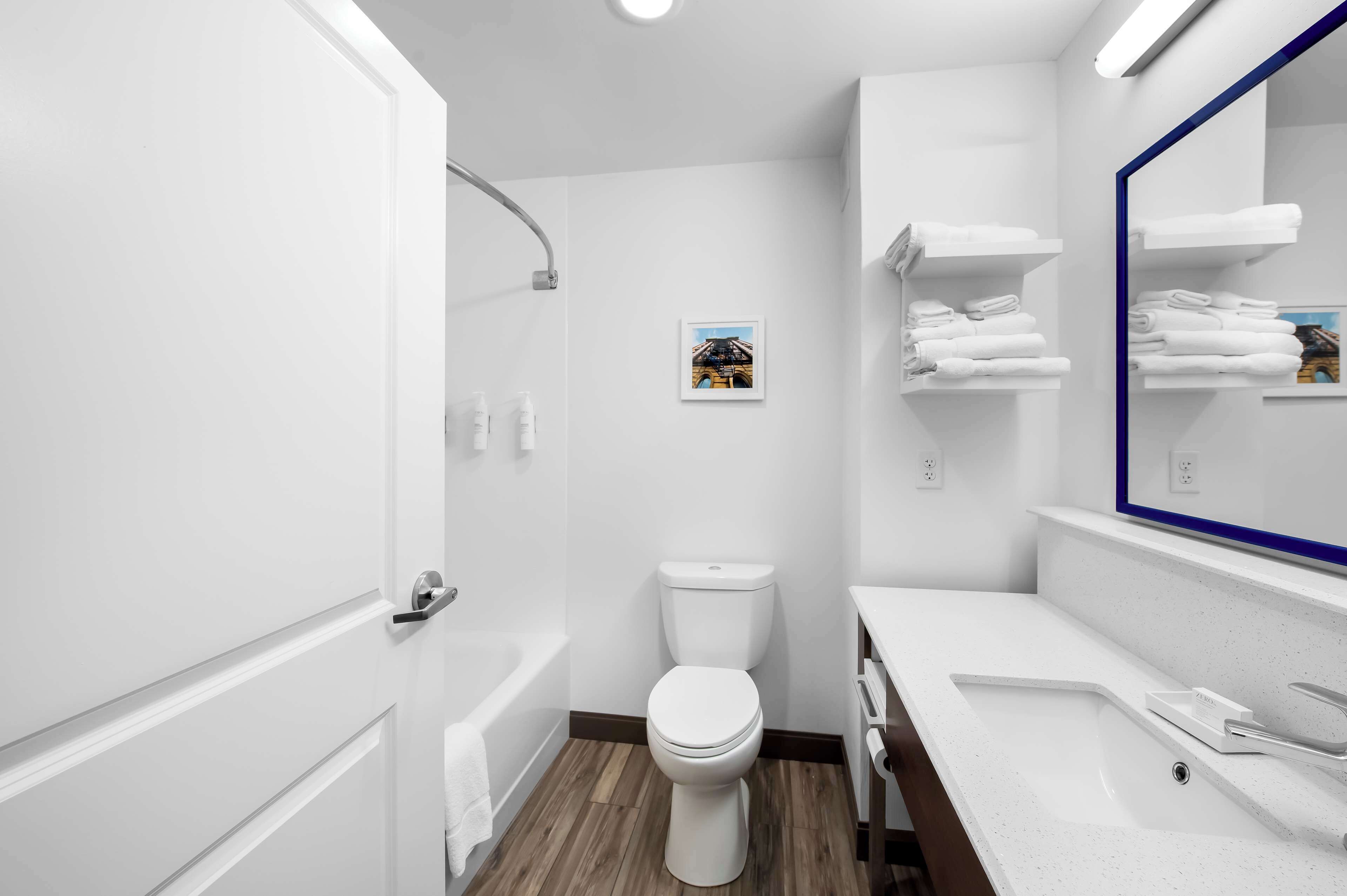 combined shower/bathtub, free toiletries, hair dryer, towels