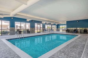 Indoor pool, sun loungers