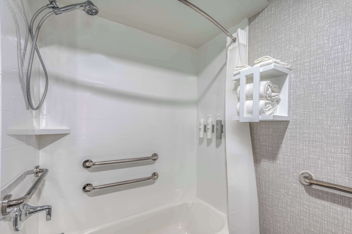 room, 1 king bed, accessible, bathtub | bathroom | free toiletries, hair dryer, towels, soap