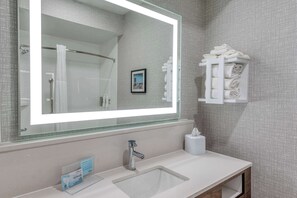 Kostenlose Toilettenartikel, Haartrockner, Handtücher, Seife