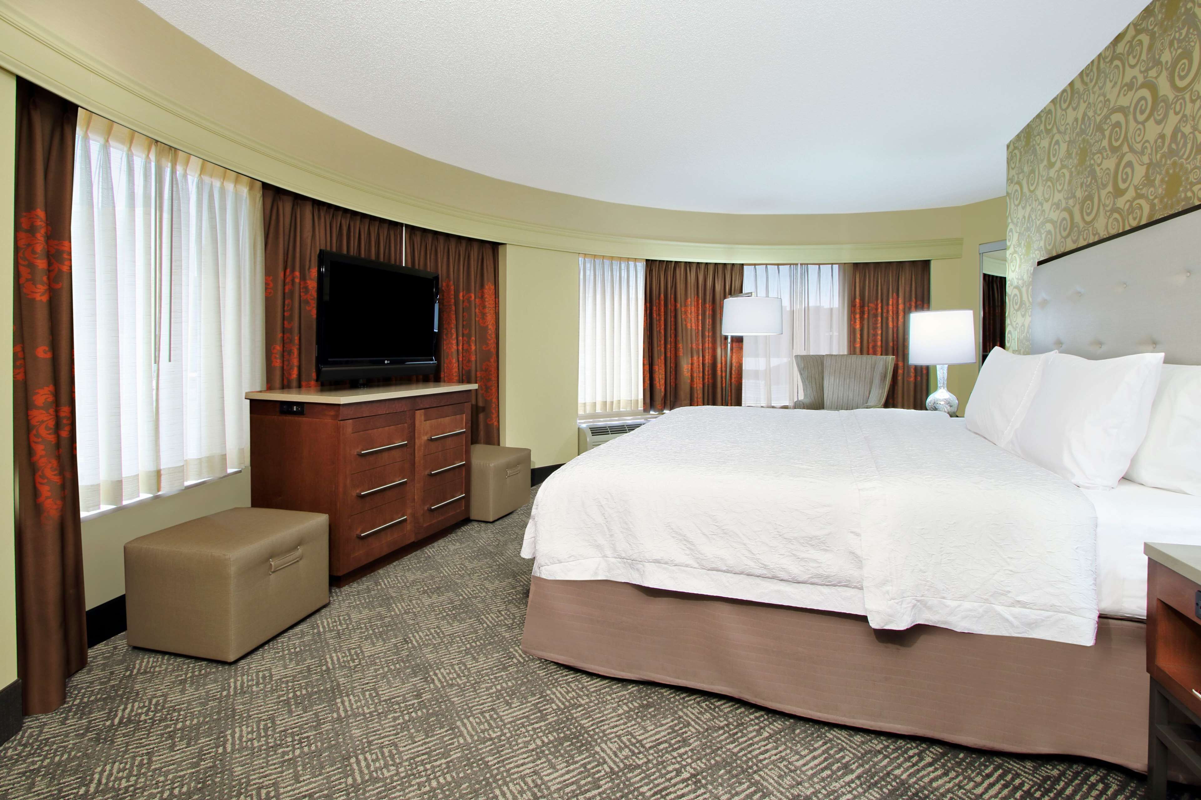 suite, 1 king bed, non smoking | hypo-allergenic bedding, pillow-top beds, in-room safe
