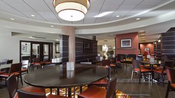 含每日自助早餐