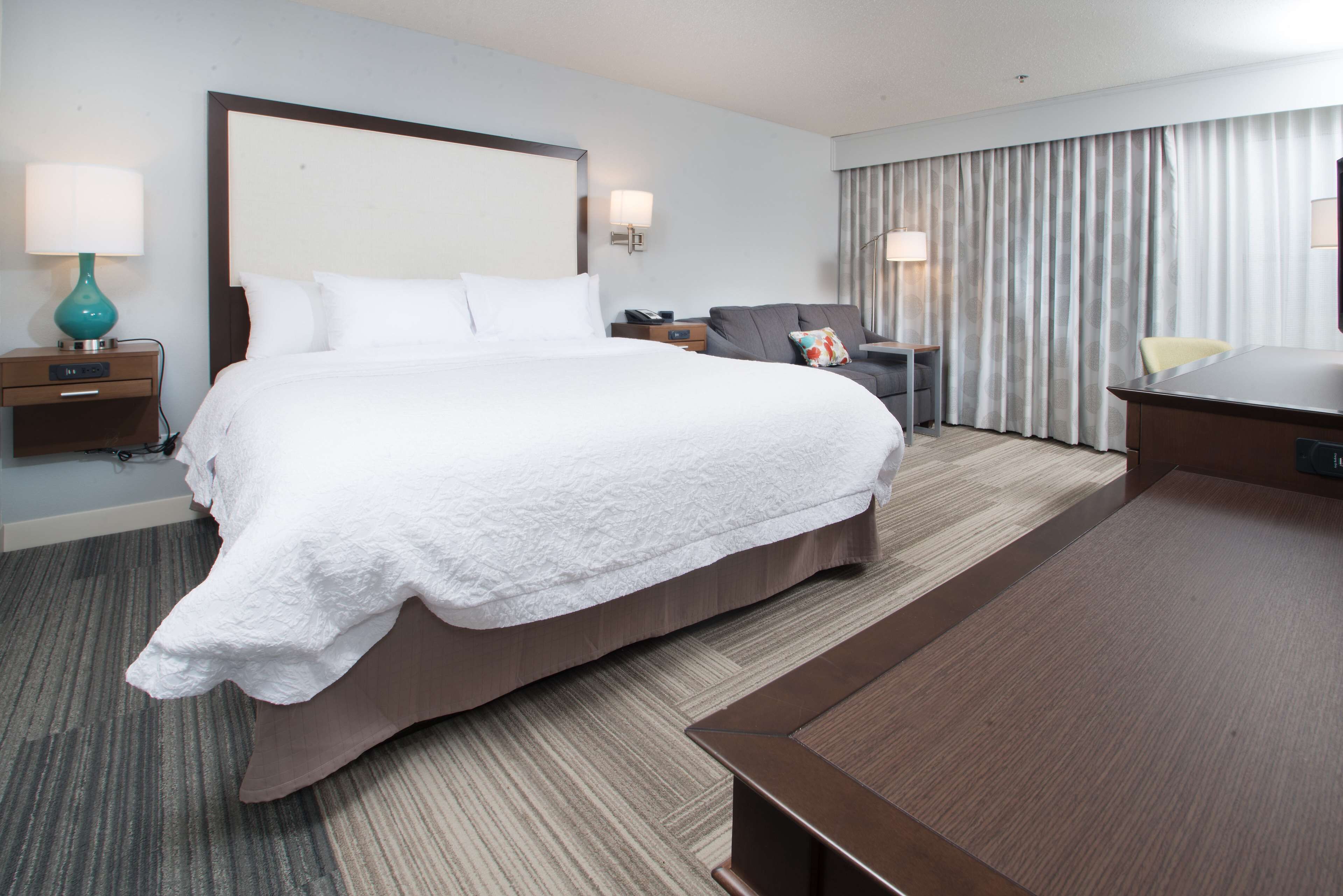 room, 1 king bed with sofa bed, non smoking (study) | living area | 32-inch lcd tv with cable channels, tv, pay films