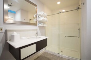 客房, 1 張特大雙人床, 非吸煙房 (Shower Only) | 浴室淋浴間