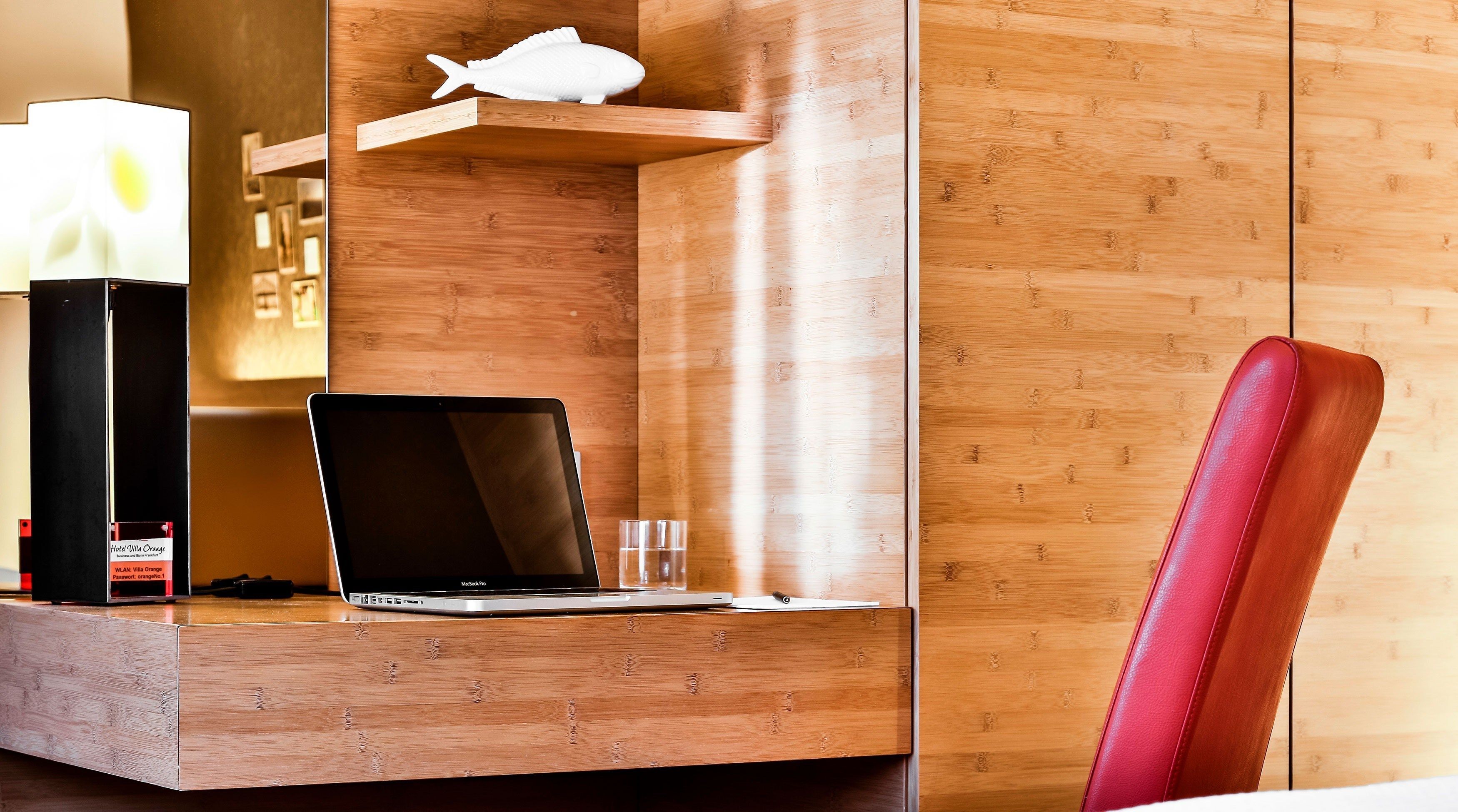 in-room business centre