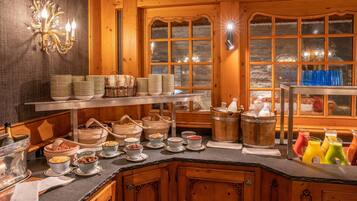Free daily buffet breakfast