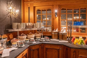 Free daily buffet breakfast
