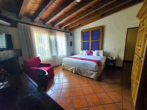 Rom – standard | Sengetøy av topp kvalitet, dundyner og safe på rommet