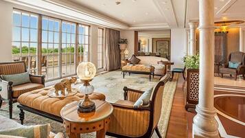 Ropa de cama de alta calidad, minibar, caja fuerte y escritorio