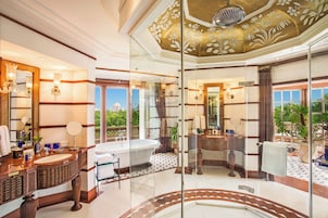 Luxury Suite | Bathroom