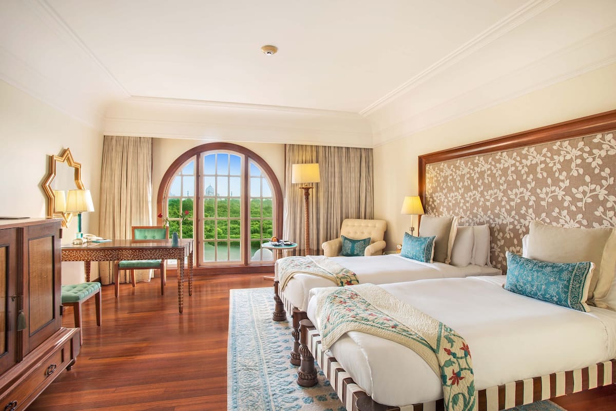 Premier Room, 1 Twin Bed | Premium bedding, minibar, in-room safe, desk