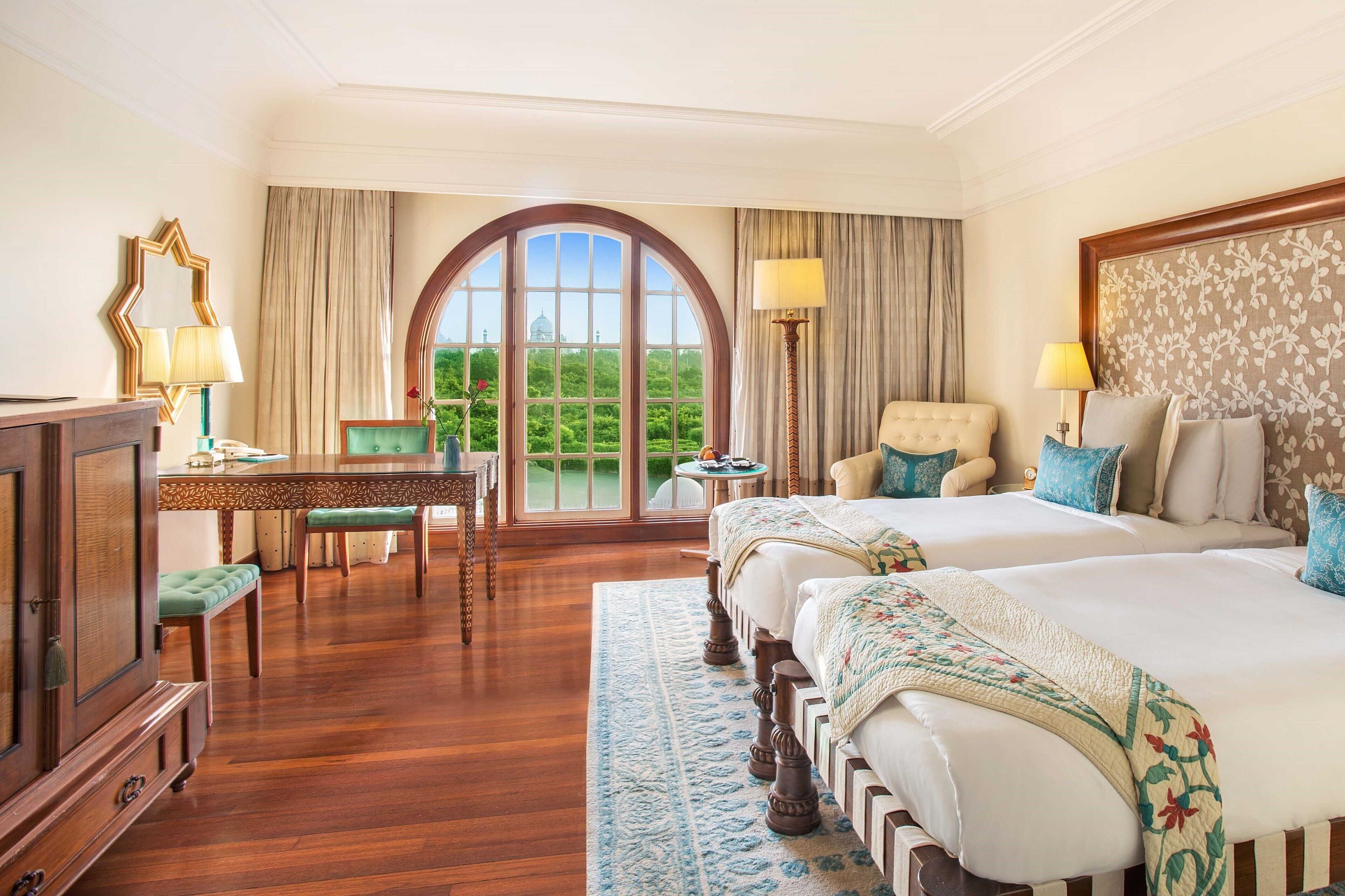 premier room, 1 single bed | premium bedding, minibar, in-room safe, desk